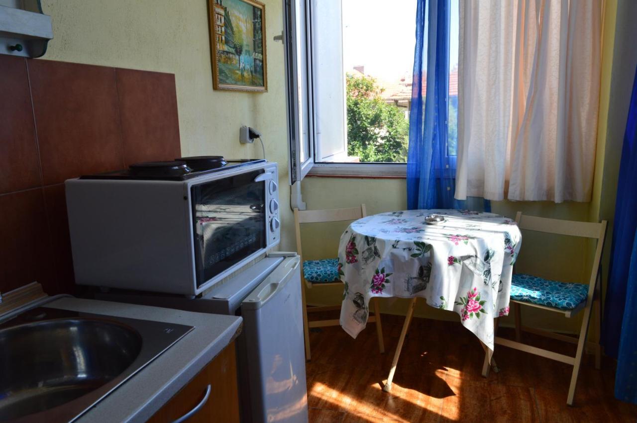 Morska Zvezda Guest House Pomorie Bagian luar foto